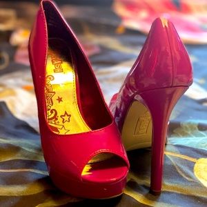 Fuchsia patent leather peep toe heels